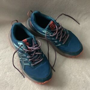 ASICS Womens 9.5 Trail Running Shoes, worn 2x